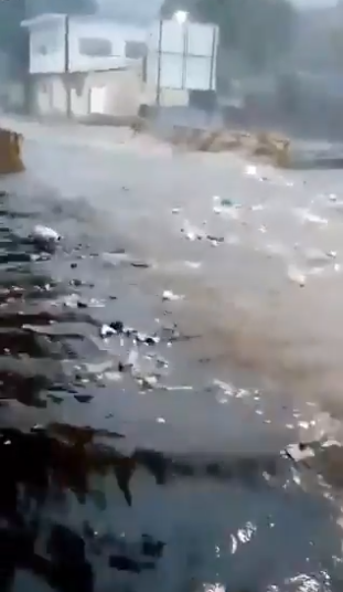 Desbordamiento en el río El Arenal en la Colonia Málaga