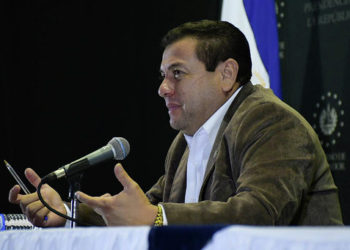 Ministro Castro hace un llamado a empresarios a «no dejarse sorprender» por decreto legislativo que reabre la economía