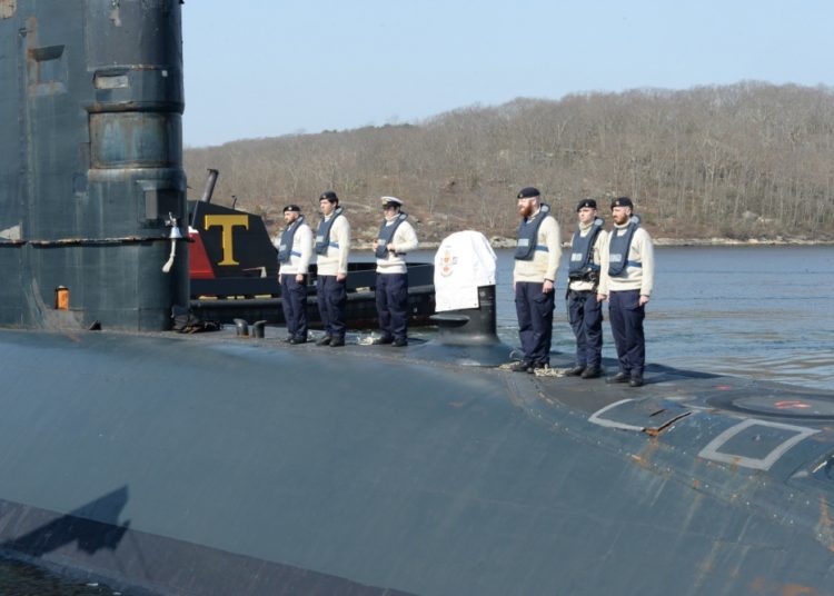 El capitán de un submarino nuclear es despedido por permitir que su tripulación organice una parrillada