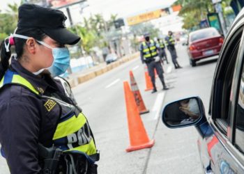 Taxis y Uber no podrán transportar personas hasta el 21 de mayo