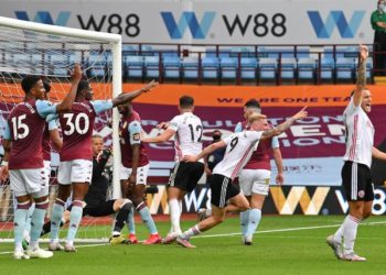 (VIDEO) La polémica en el regreso de la Premier en el juego Aston Villa y Sheffiel