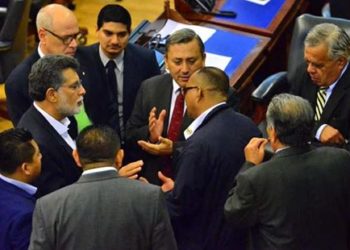 Presidente Bukele compara con ladrones y asesinos a diputados de la AL y magistrados de la Sala