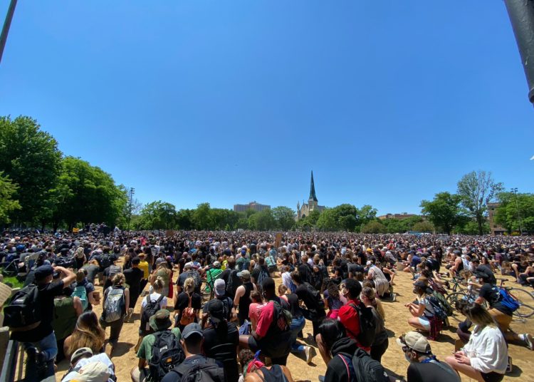 (VIDEO) Decenas de miles de manifestantes llenan las calles de EE.UU. en una nueva jornada de masivas protestas
