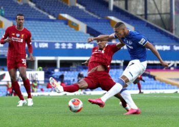 El Liverpool no puede con el Everton y le tocará esperar más