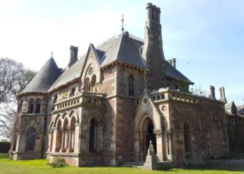 Subastan en Escocia una mansión gótica por una libra esterlina