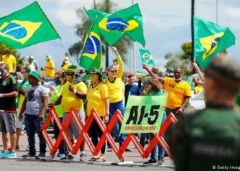 Miles se manifiestan y piden renuncia del presidente brasileño Jair Bolsonaro por mal manejo del covid-19