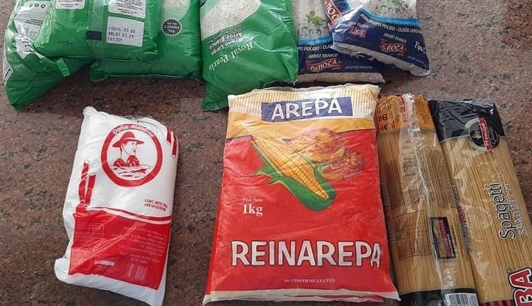 “Otra humillación más que no podemos aceptar”: militares retirados están indignados por la bolsa de alimentos que les da Maduro