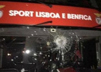 Dos jugadores al hospital, tras se apedreado el autobús del Benfica