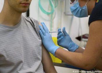 Brasil logra un acuerdo con la Universidad de Oxford para adquirir 100 millones de vacunas contra el covid-19