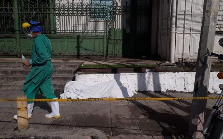 Persona fallece afuera del Hospital Rosales