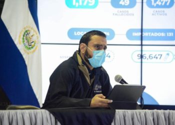 Ministro de Salud confirma fallecimiento de un empleado de Salud y de un militar por covid-19