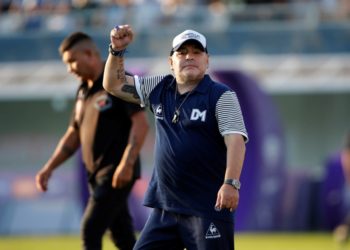 Diego Maradona seguirá como el director técnico del Gimnasia