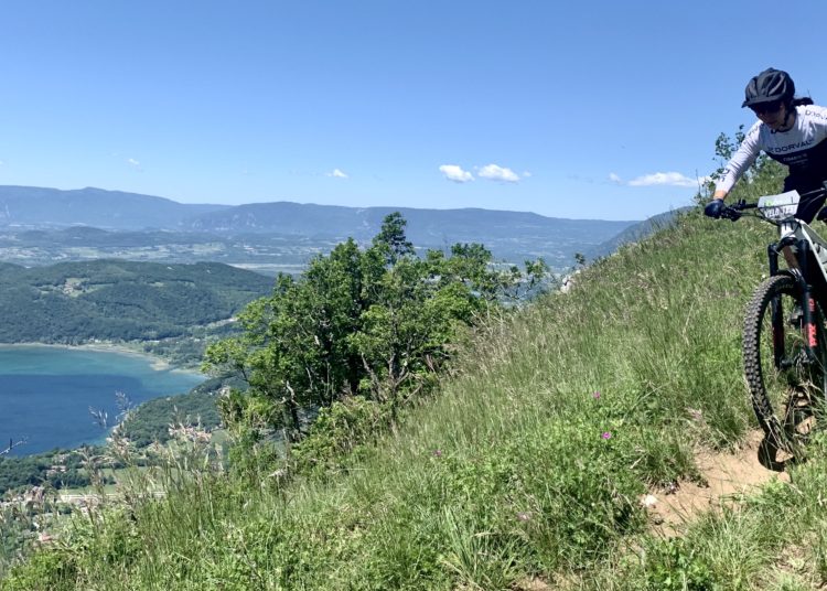 La ciclista salvadoreña de downhill, Mariana Salazar, tiene en la mira varias competencias internacionales