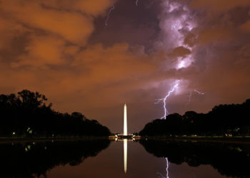 (VIDEO) ¡Impactante! Rayo cae sobre el monumento a Washington