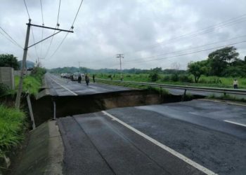 Tormentas crean enorme cárcava en carretera que de Quezaltepeque conduce a San Juan Opico