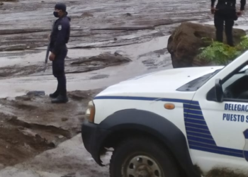 PNC limpia caminos obstruidos por las lluvias en San Miguel
