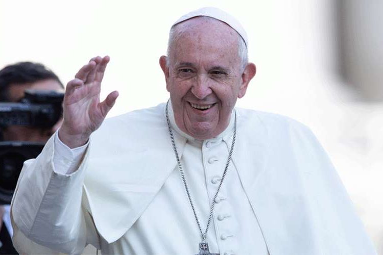 El papa Francisco celebra su primera audiencia después del confinamiento