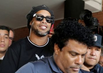 (VIDEO) Filtran primeras imágenes de Ronaldinho desde hotel donde cumple prisión domiciliaria