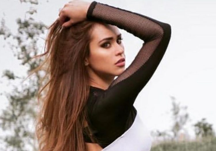 Yanet García luce su cuerpo al ejercitarse en ajustados leggings