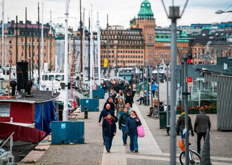 El epidemiólogo jefe de Suecia reconoce que el país ha tenido «demasiadas» muertes por covid-19