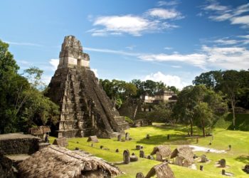 Descubre una posible causa del abandono de la ciudad maya de Tikal en Guatemala