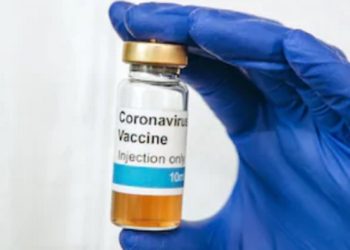Laboratorio británico ya comenzó a producir la vacuna de Oxford contra el coronavirus