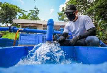 ANDA inaugura pozo para dotar de agua potable a comunidades que recibían el servicio una vez cada diez días
