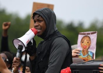 John Boyega protesta con fuerza y sin temor a ‘consecuencias’ en su carrera