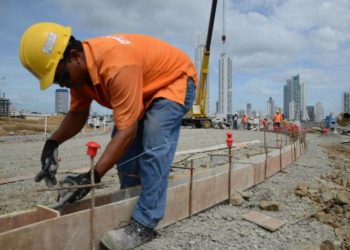 Se autoriza reabrir el sector construcción exclusivamente para trabajos de mitigación y reparación