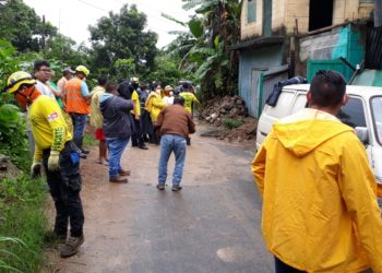 Gobierno inicia evacuación de familias que habitan en terrenos vulnerables
