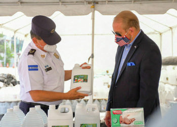 EE.UU. dona a Seguridad Pública equipo de protección para combatir covid-19