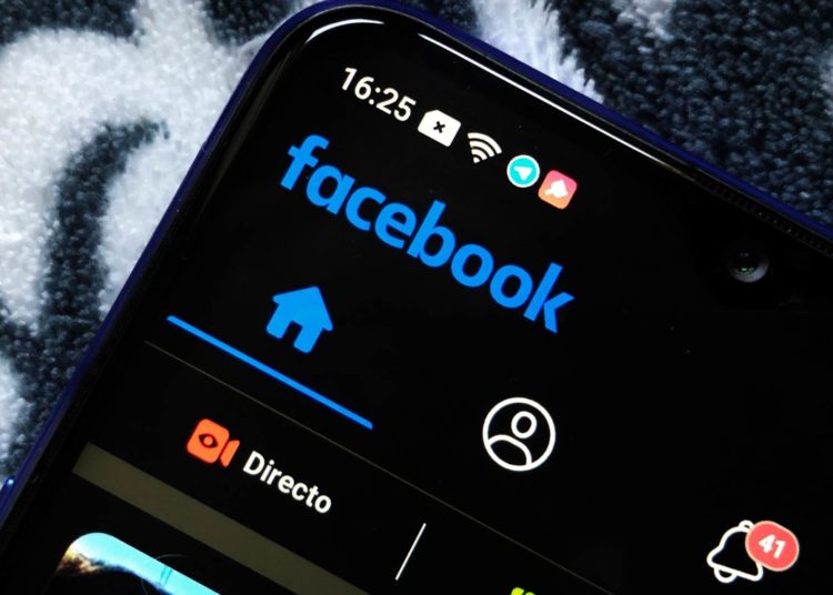 Llega el modo oscuro a la versión móvil de Facebook
