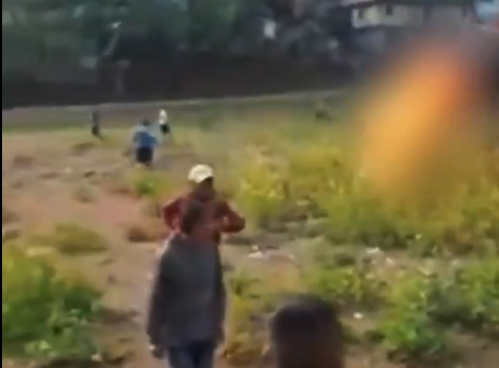 (VIDEO IMAGENES FUERTES) En Guatemala linchan y queman vivo a experto en medicina natural tras presunta brujería