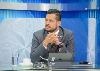 Ministro de Hacienda pide a diputados agilizar préstamos pendientes para que el país no entre en crisis