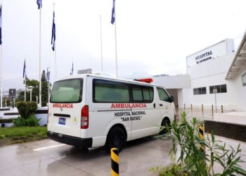 Hospital El Salvador recibe a primeros 3 pacientes de covid-19