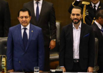 Ejecutivo y Legislativo no logran ponerse de acuerdo del lugar donde se reunirán para superar fallo de la Sala