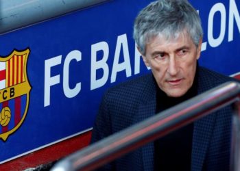 Tension en el vestuario del Barcelona hubo cruce entre el plantel y Quique Setién tras el empate