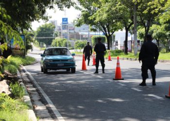 Continúa la presencia de soldados y policías en las calles de San Salvador, sin pedir DUI a transeúntes