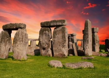 Descubren un anillo gigante de hoyos cerca de Stonehenge