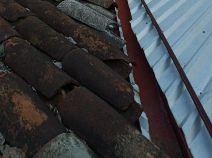 Hombre muere tras sufrir descarga eléctrica sobre un techo