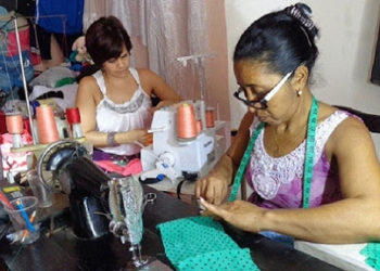 Alcaldes y comerciantes por cuenta propia respaldan una «reapertura económica controlada»