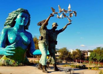 Presidente Bukele pide desmantelar escultura ubicada en Plaza a la Transparencia