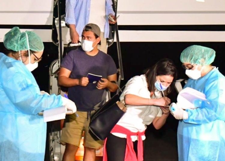 Arriban al país 150 compatriotas que estaban varados en Brasil y Panamá