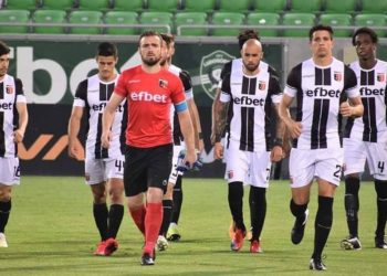 En Bulgaria más de veinte futbolistas profesionales contraen el covid-19 durante un partido debido a un error médico