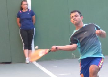 Frontón deporte en desarrollo en El Salvador