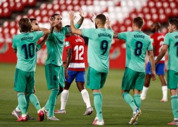 El Real Madrid gana al Granada pidiendo la hora