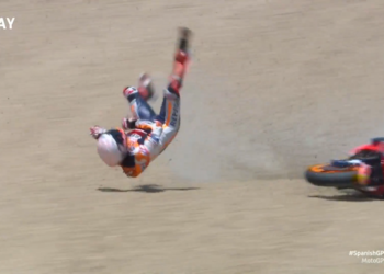 (VIDEO) Marc Márquez sufre grave accidente en el regreso de MotoGP: se rompió un brazo y su futuro en el campeonato es una incógnita