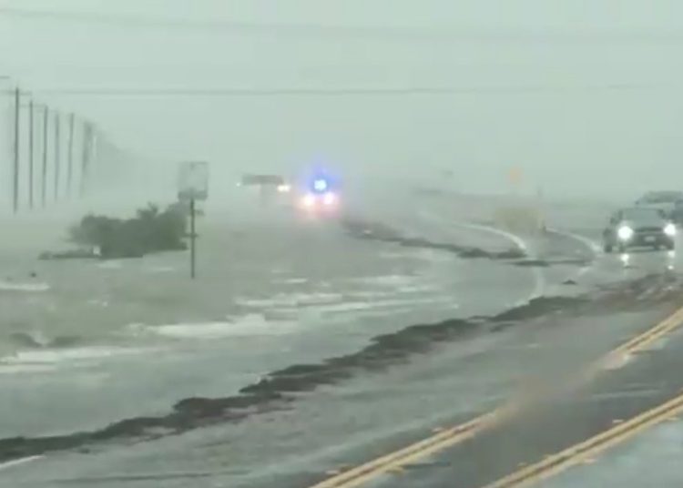Huracán Hanna amenaza con inundaciones repentinas costa de Texas golpeada por covid
