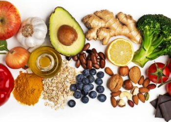 Atletas salvadoreños aprenden a alimentarse durante el confinamiento