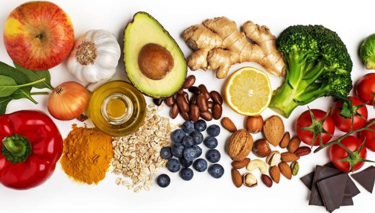 Atletas salvadoreños aprenden a alimentarse durante el confinamiento